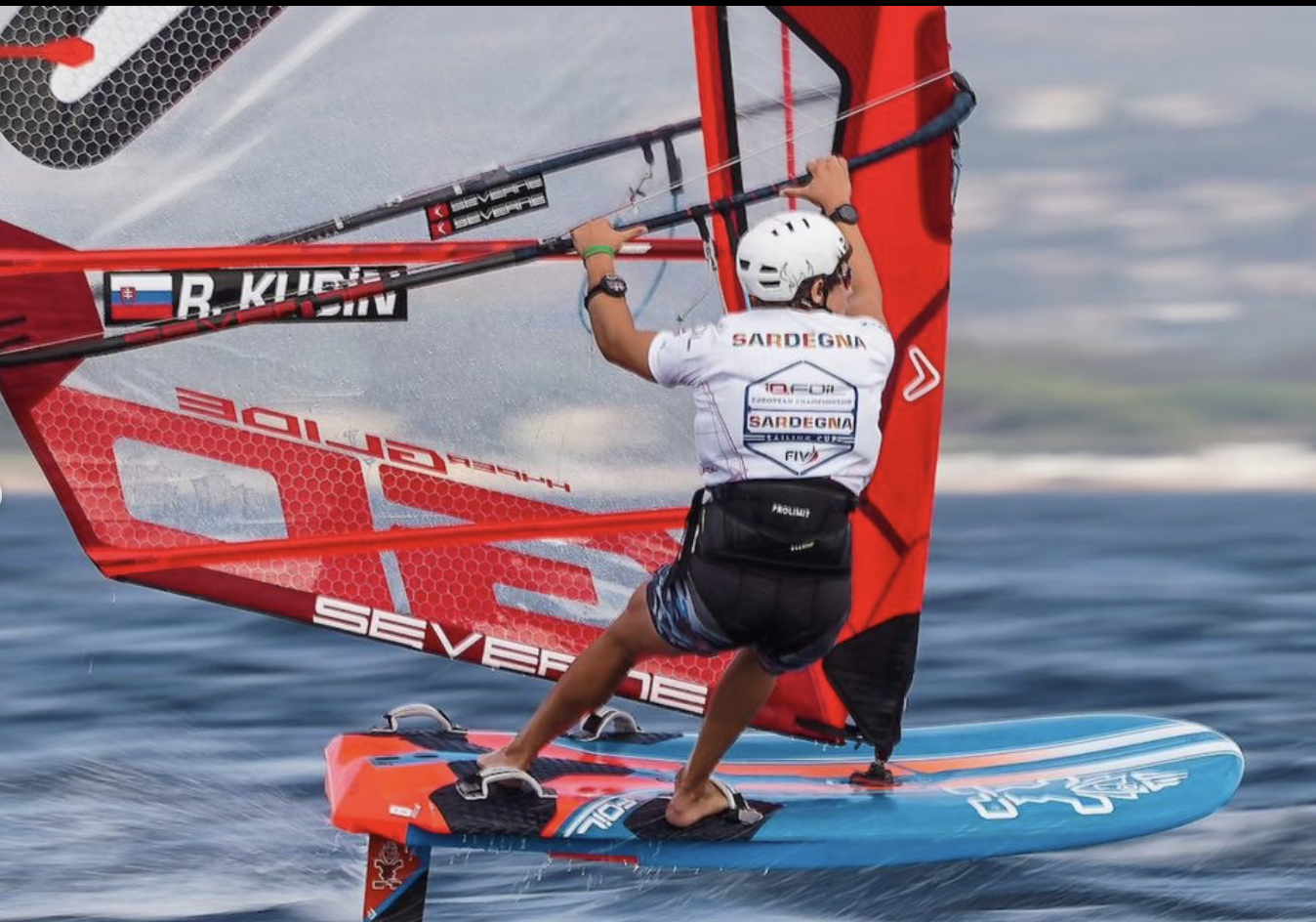 Slovenský windsurfista Robert Kubín zakončil ME na 12. mieste v kategórii U23